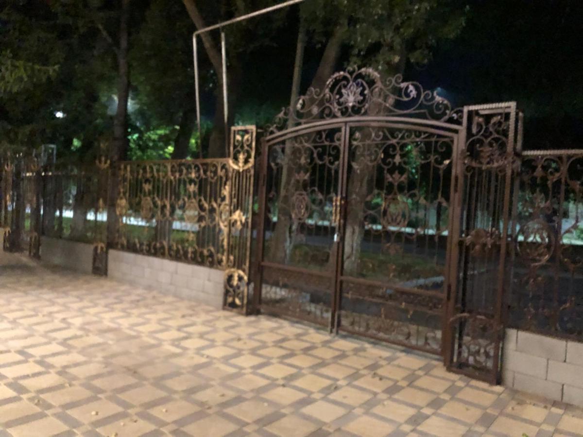 Hotel Lion Ałma Ata Zewnętrze zdjęcie
