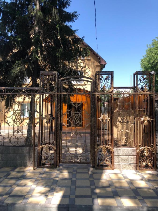 Hotel Lion Ałma Ata Zewnętrze zdjęcie